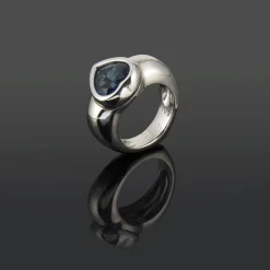 ANILLOS / SORTIJAS Sortija corazón oro blanco topacio azul
