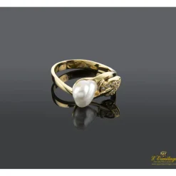 ANILLOS / SORTIJAS Sortija en oro amarillo con perla y brillantes.
