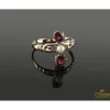 ANILLOS / SORTIJAS Sortija en oro amarillo con perla y dos granates.