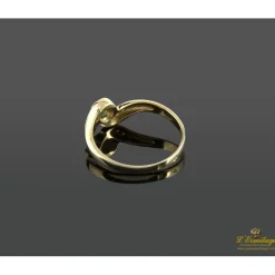 ANILLOS / SORTIJAS Sortija en oro amarillo con esmeralda y brillantes.