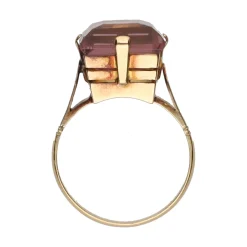 ANILLOS / SORTIJAS Sortija en oro amarillo con un cuarzo.