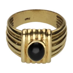 ANILLOS / SORTIJAS Sortija en oro amarillo y onix. Talla 17.