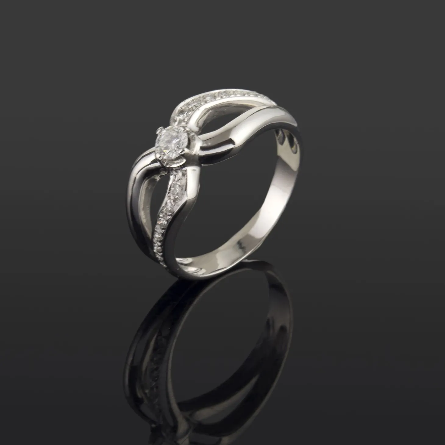 ANILLOS / SORTIJAS Sortija en oro blanco con brillantes