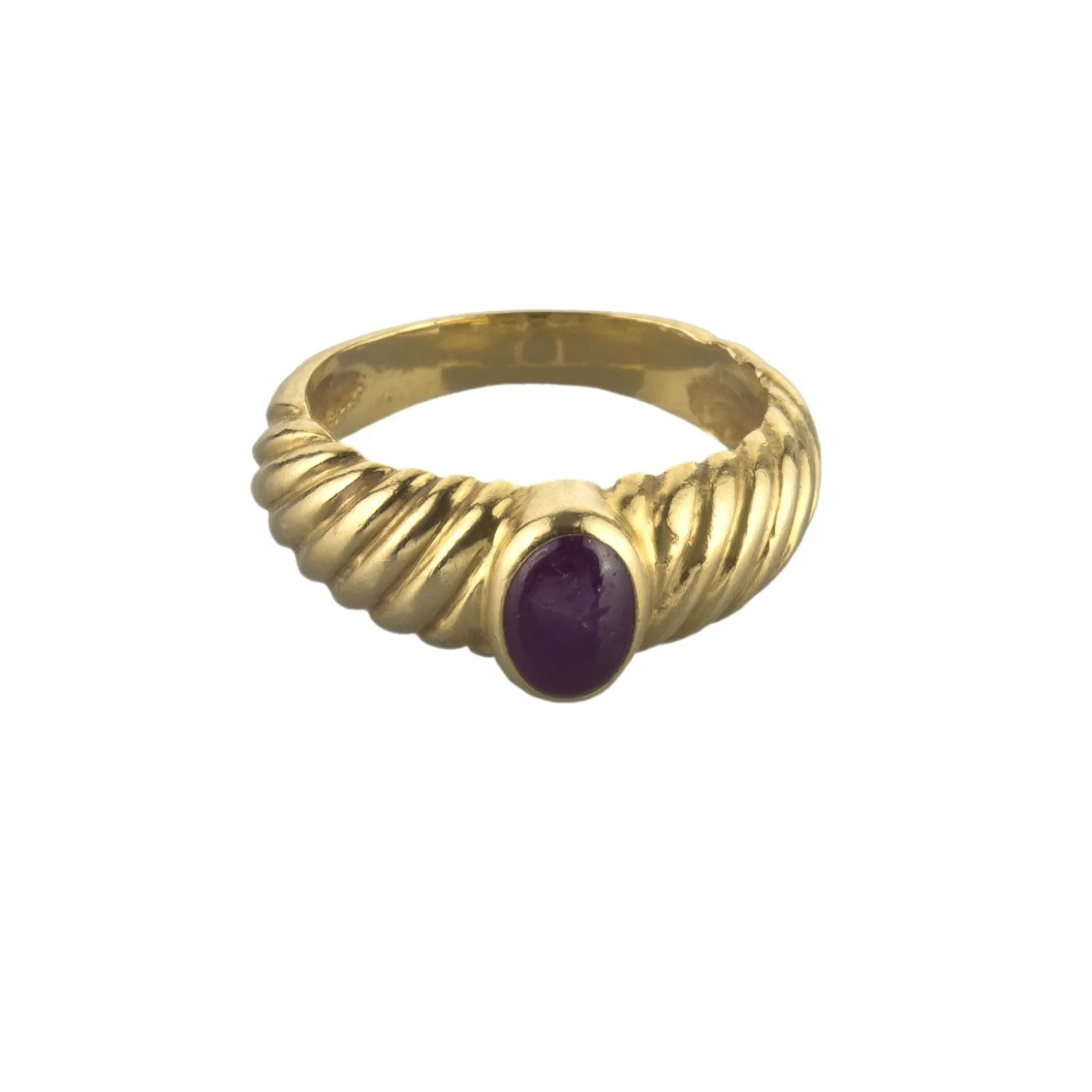 ANILLOS / SORTIJAS Sortija en oro amarillo con un rubí.