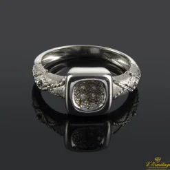 ANILLOS / SORTIJAS Sortija en oro blanco con cuajado de brillantes.