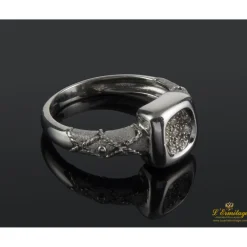 ANILLOS / SORTIJAS Sortija en oro blanco con cuajado de brillantes.
