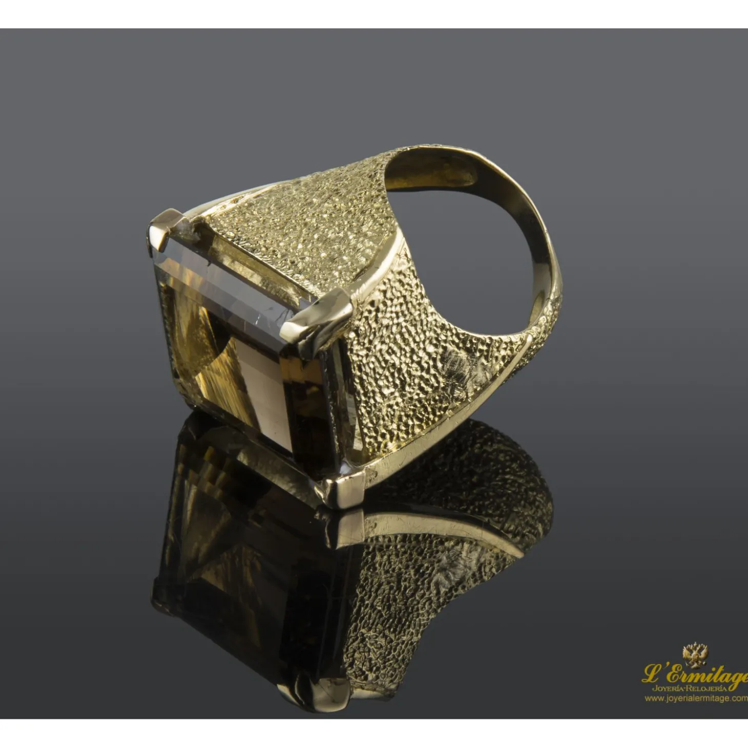 ANILLOS / SORTIJAS Sortija en oro marillo con cuarzo ahumado