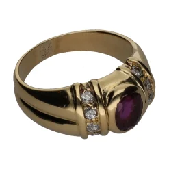 ANILLOS / SORTIJAS Sortija en oro amarillo con rubí y brillantes. Talla 8.