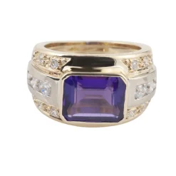 ANILLOS / SORTIJAS Sortija en oro amarillo con amatista central. Talla 13.