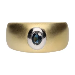 ANILLOS / SORTIJAS Sortija en oro amarillo con un zafiro. Talla 11.