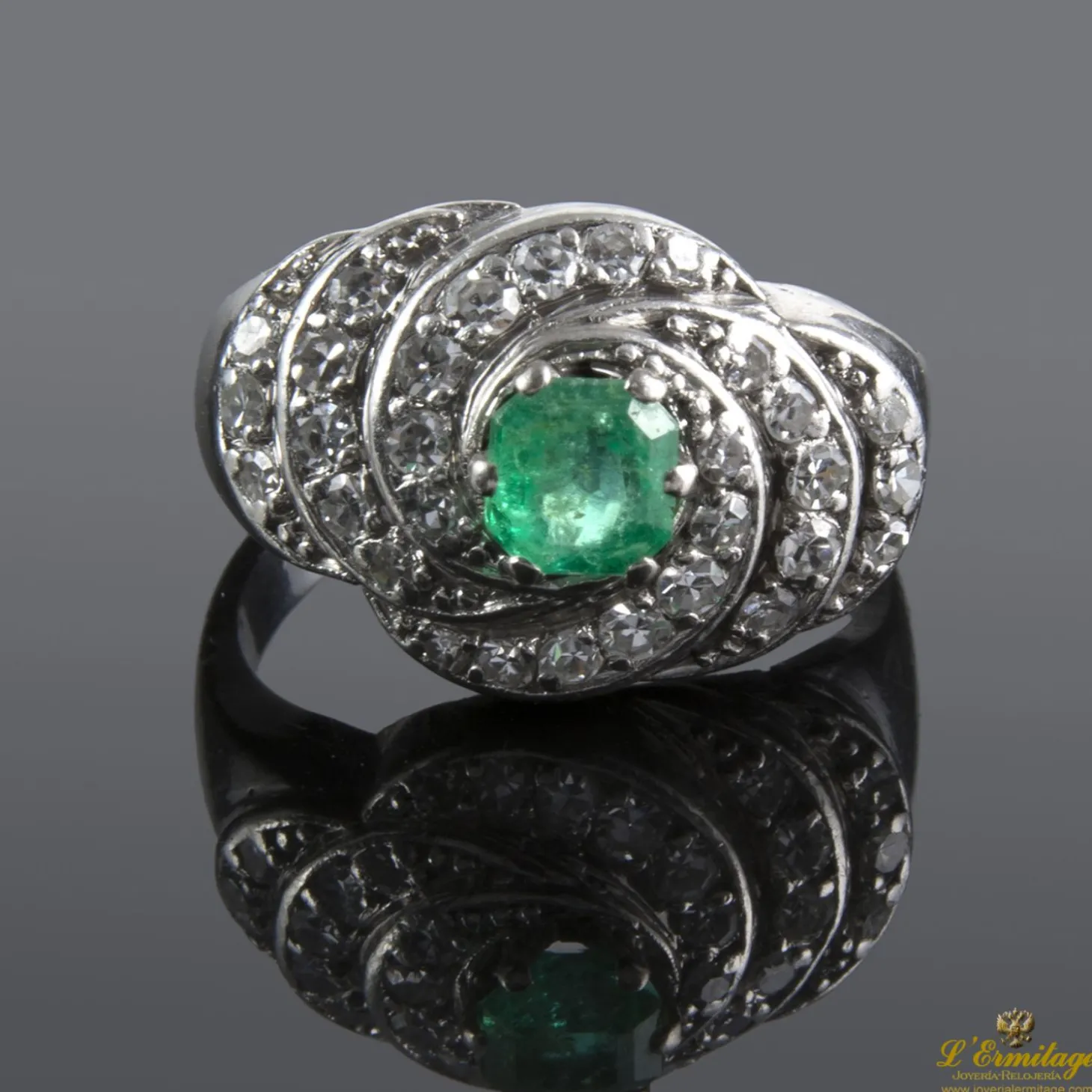 ANILLOS / SORTIJAS Sortija en oro blanco con esmeralda y brillantes