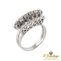 ANILLOS / SORTIJAS Sortija en oro blanco con diamantes naturales.