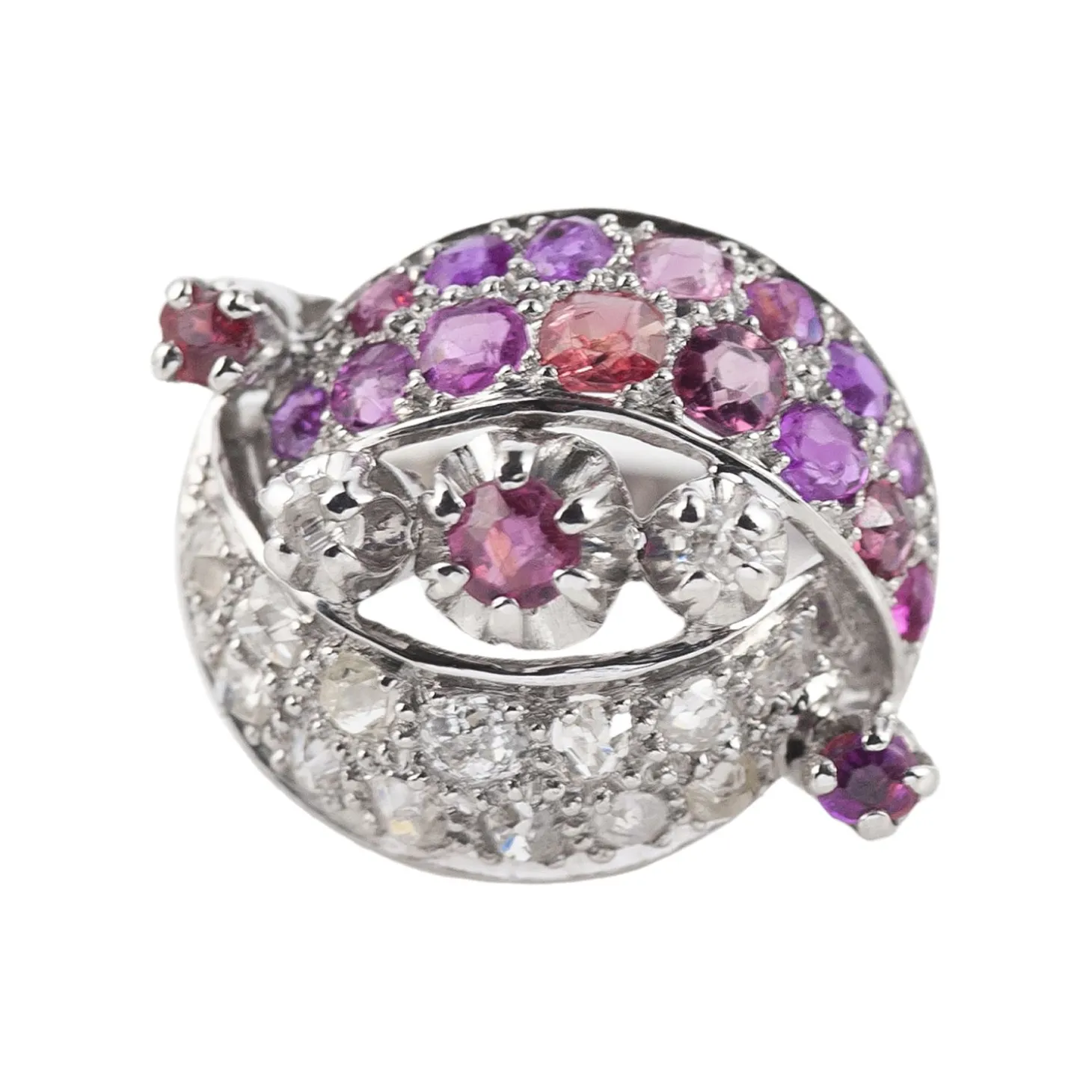 ANILLOS / SORTIJAS Sortija en oro blanco con diamantes y rubíes.