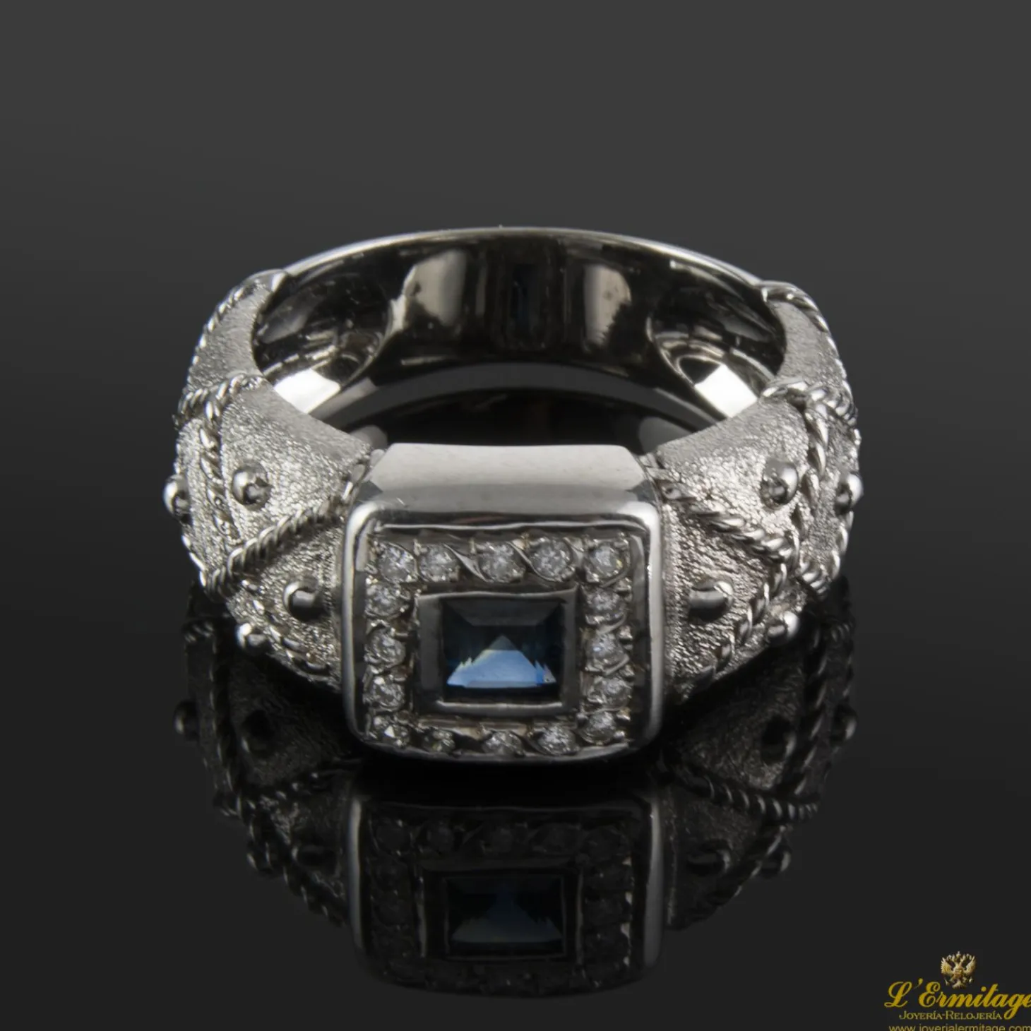 ANILLOS / SORTIJAS Sortija en oro blanco con zafiro y brillantes