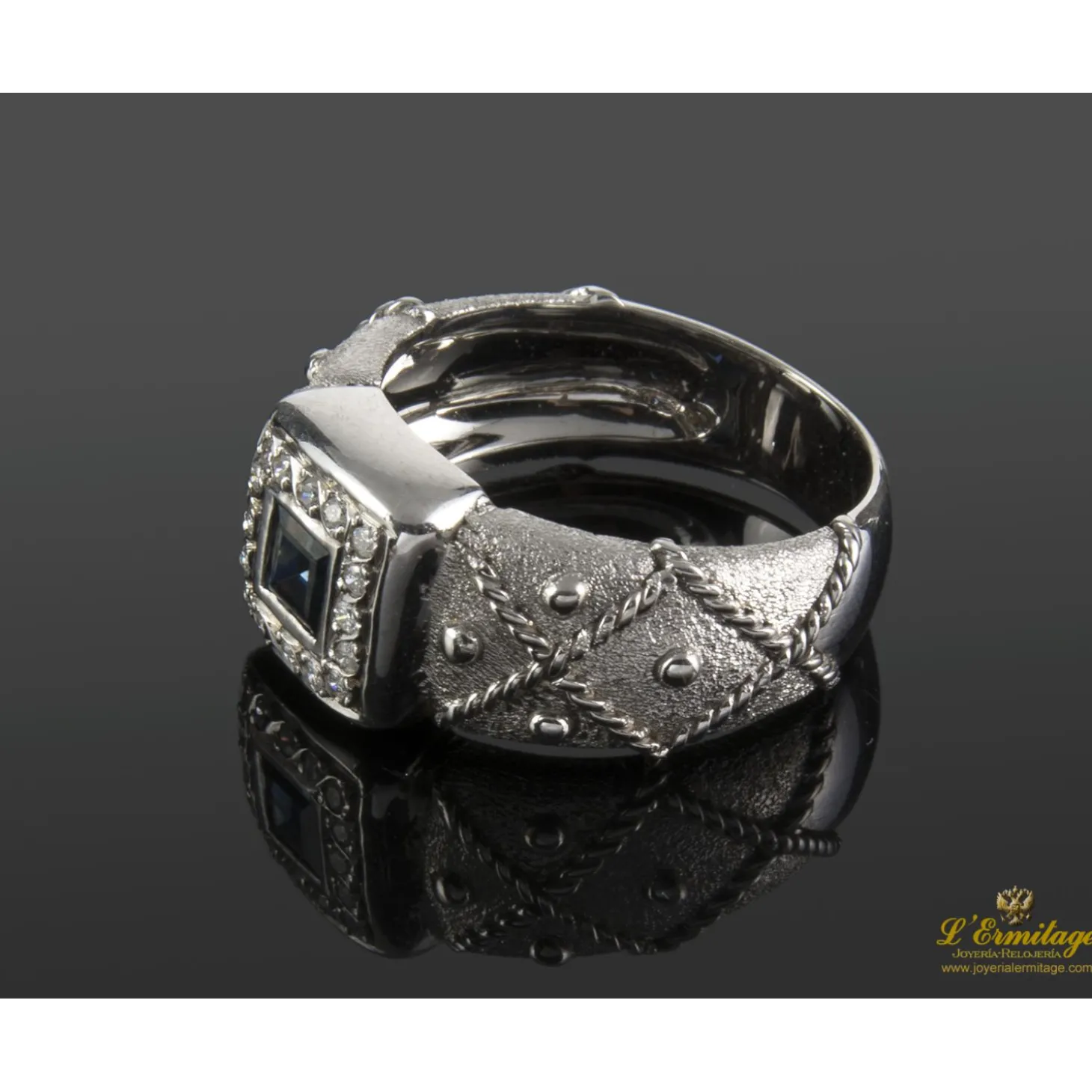 ANILLOS / SORTIJAS Sortija en oro blanco con zafiro y brillantes