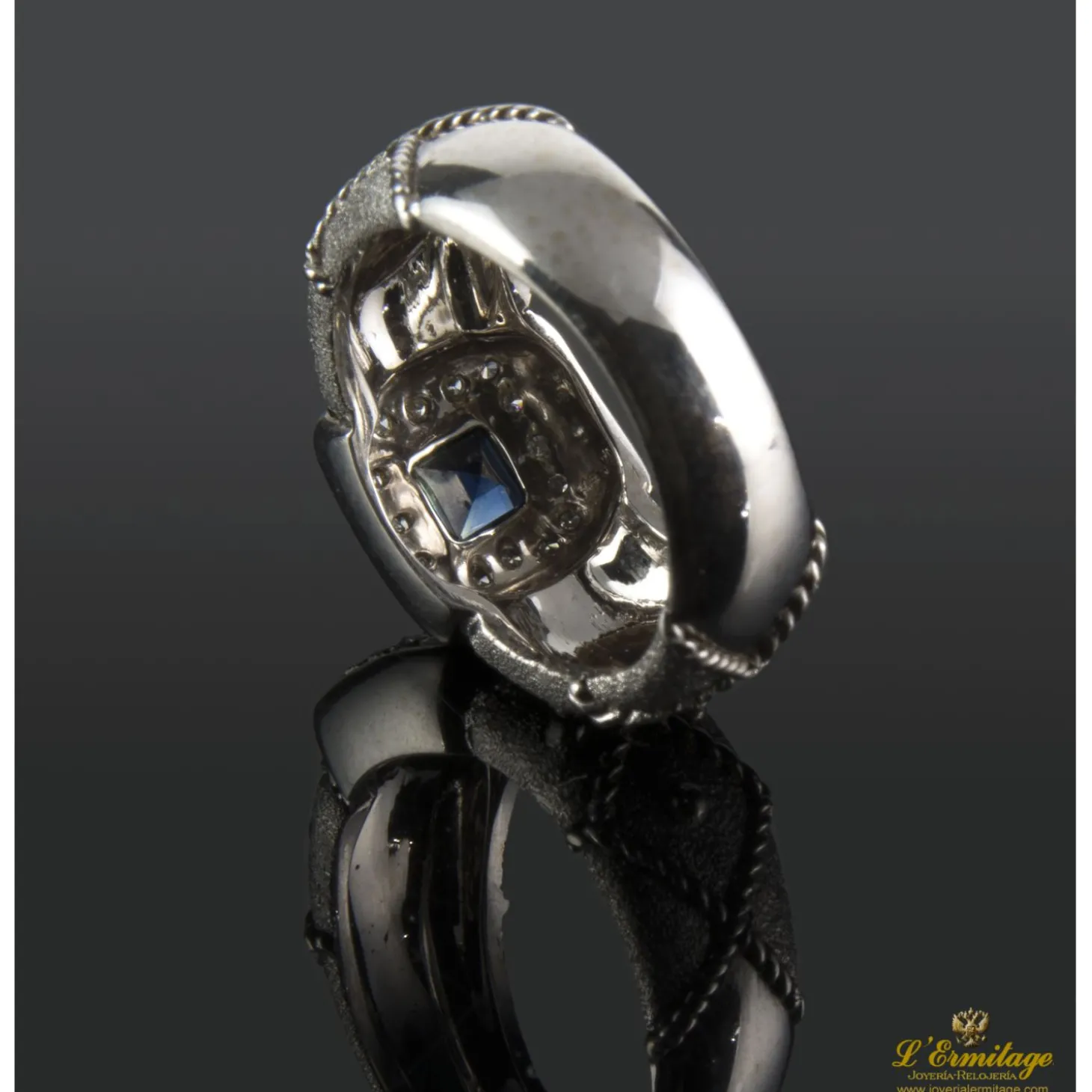 ANILLOS / SORTIJAS Sortija en oro blanco con zafiro y brillantes