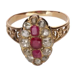ANILLOS / SORTIJAS Sortija en oro amarillo con zafiro y brillantes. Talla 12.