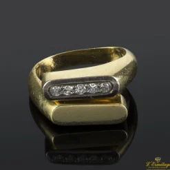 ANILLOS / SORTIJAS Sortija en oro amarillo y oro blanco con brillantes.