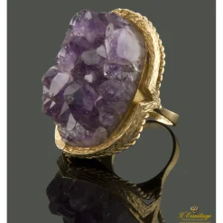 ANILLOS / SORTIJAS Sortija en oro amarillo con geoda de amatista