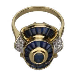 ANILLOS / SORTIJAS Sortija en oro amarillo con zafiros y brillantes.