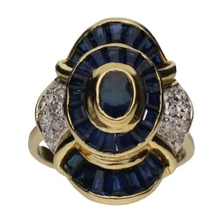 ANILLOS / SORTIJAS Sortija en oro amarillo con zafiros y brillantes.