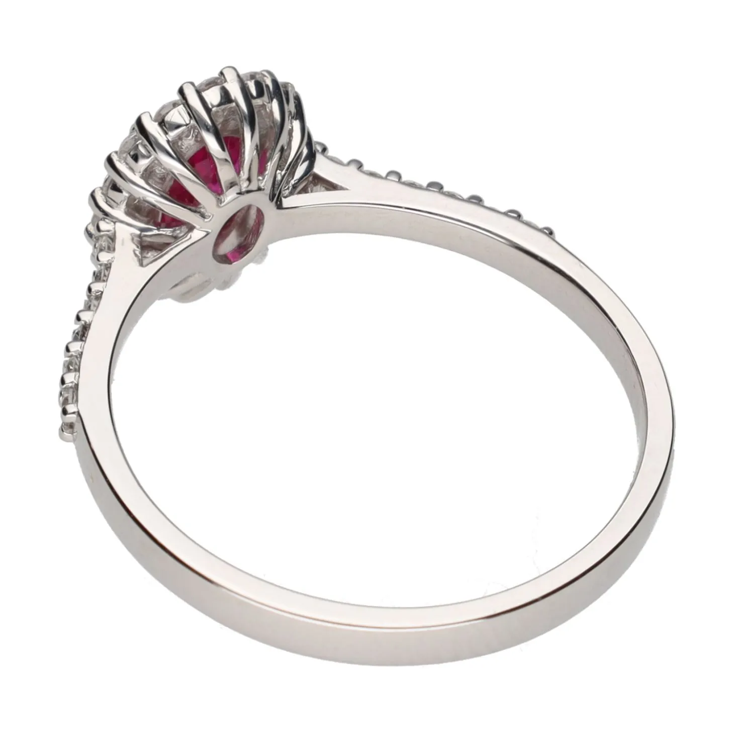 ANILLOS / SORTIJAS Sortija en oro blanco con rubí central y brillantes en orla y brazos. Talla 14.