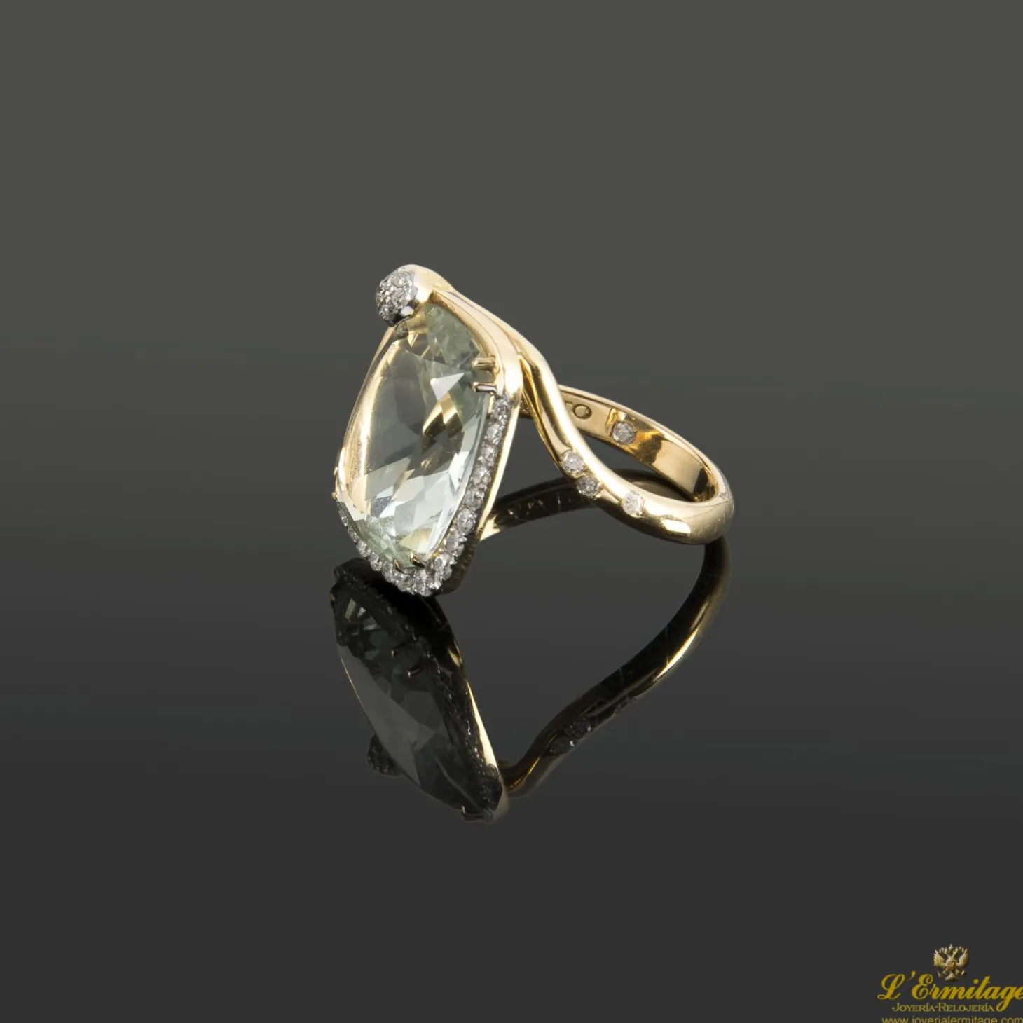 ANILLOS / SORTIJAS Sortija en oro amarillo firmada por casato.