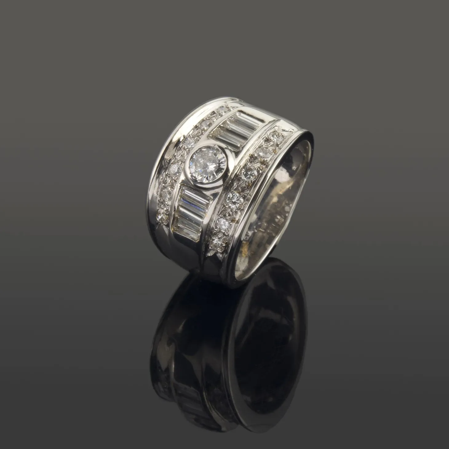ANILLOS / SORTIJAS Sortija en oro blanco con brillantes y diamantes
