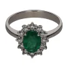 ANILLOS / SORTIJAS Sortija en oro blanco con esmeralda y brillantes. Talla 15.