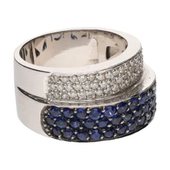 ANILLOS / SORTIJAS Sortija en oro blanco con zafiros y brillantes. Talla 15.