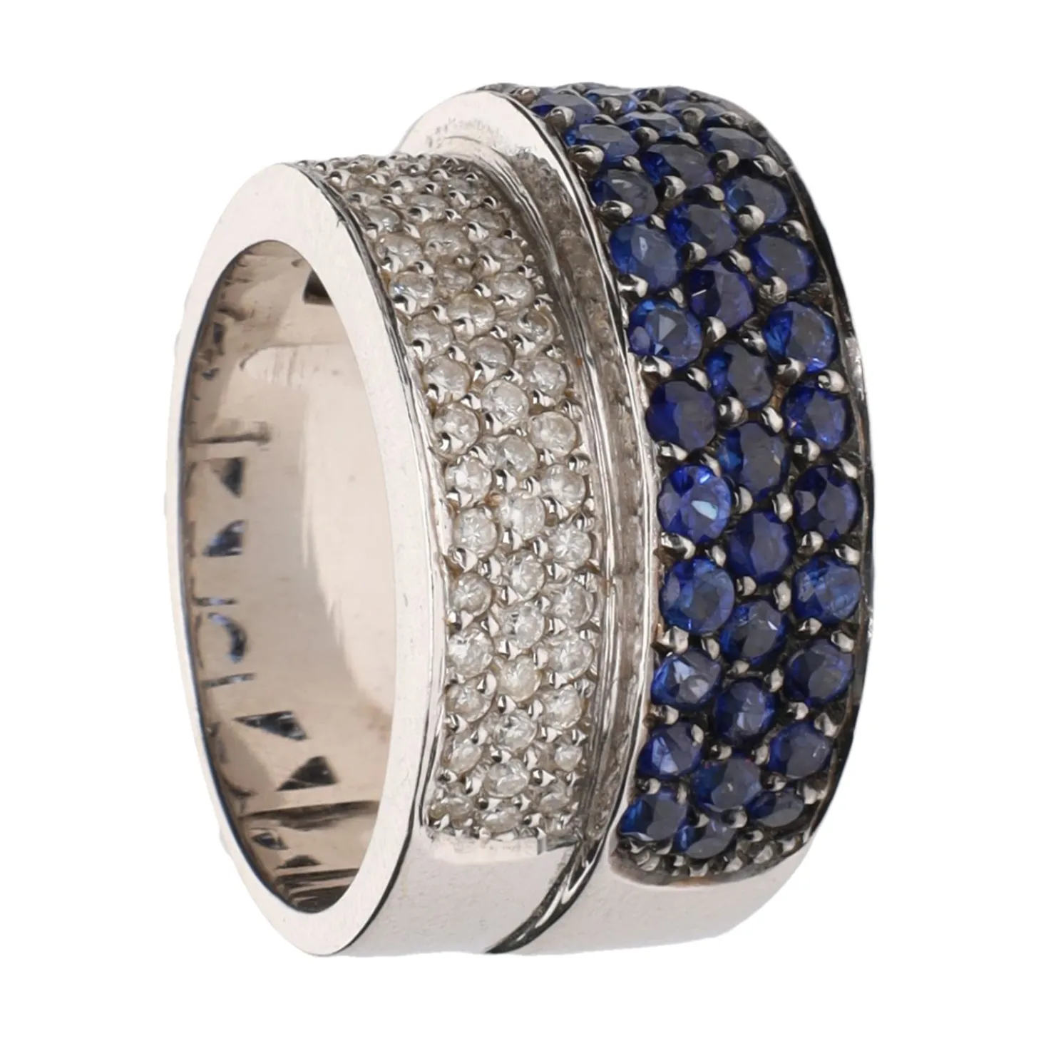 ANILLOS / SORTIJAS Sortija en oro blanco con zafiros y brillantes. Talla 15.