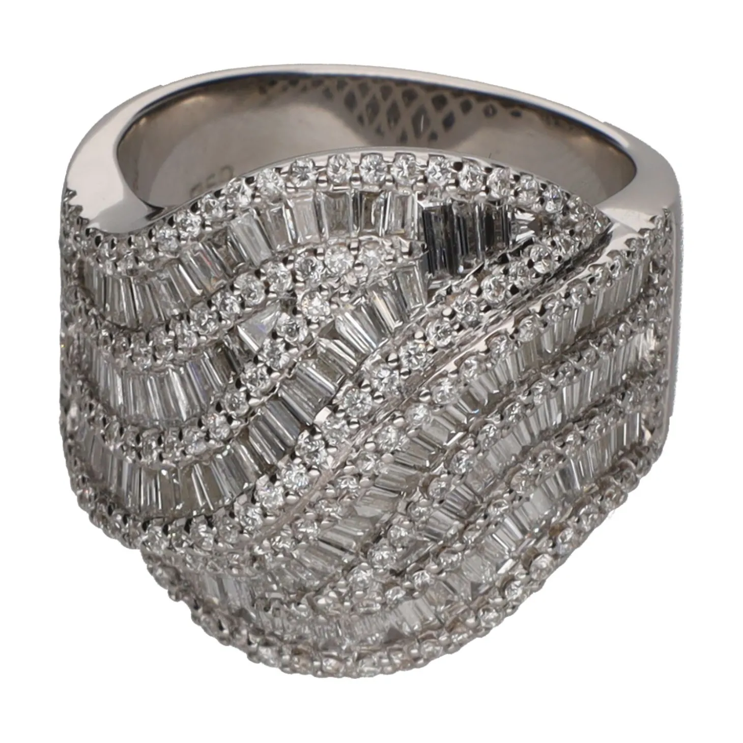 ANILLOS / SORTIJAS Sortija en oro blanco con diamantes naturales. Talla 12.