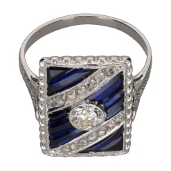 ANILLOS / SORTIJAS Sortija en oro blanco con zafiros y brillantes. Talla 14.