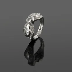 ANILLOS / SORTIJAS Sortija en oro blanco con diamantes