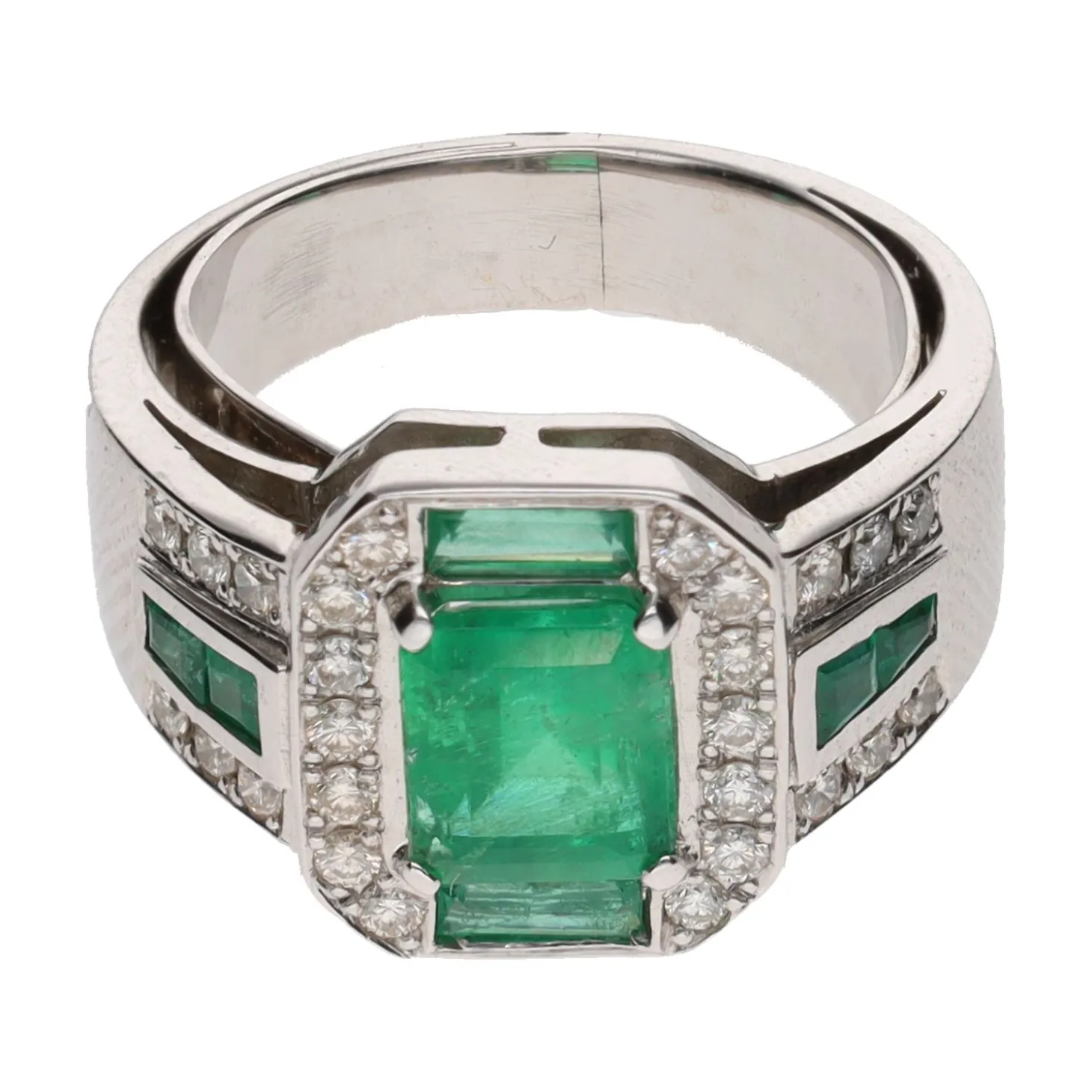 ANILLOS / SORTIJAS Sortija en oro blanco con esmeraldas y brillantes. Talla 13.