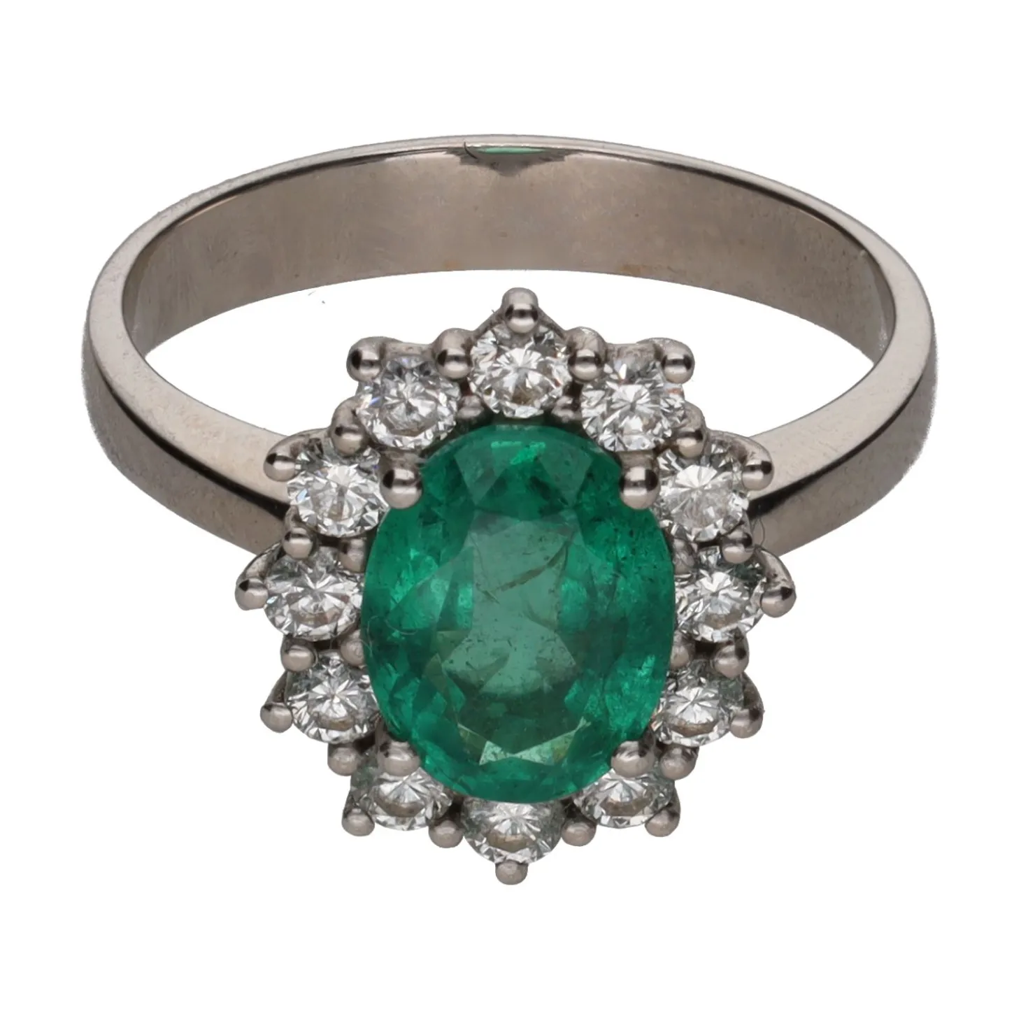 ANILLOS / SORTIJAS Sortija en oro blanco con esmeralda y orla de brillantes. Talla 15.