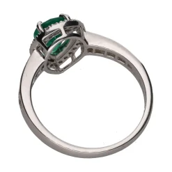 ANILLOS / SORTIJAS Sortija en oro blanco con esmeralda y diamantes. Talla 15.