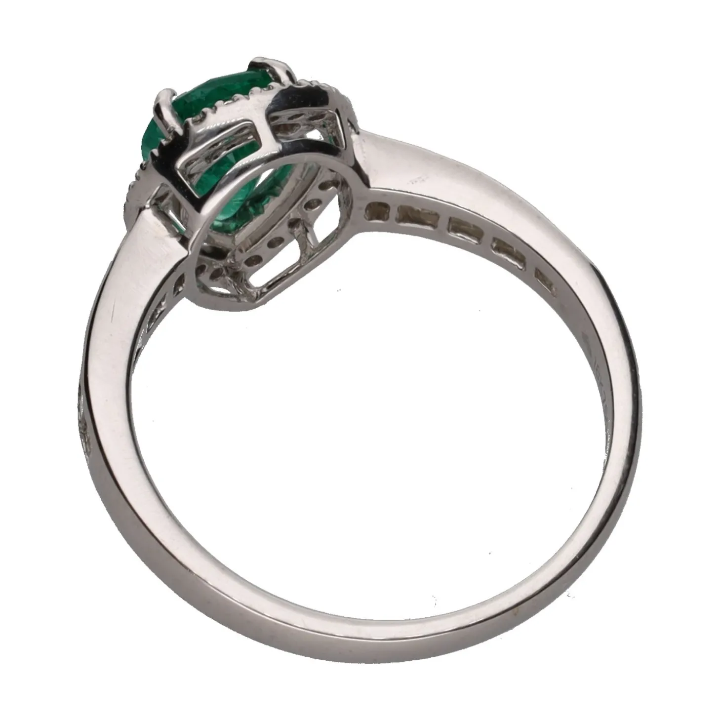 ANILLOS / SORTIJAS Sortija en oro blanco con esmeralda y diamantes. Talla 15.