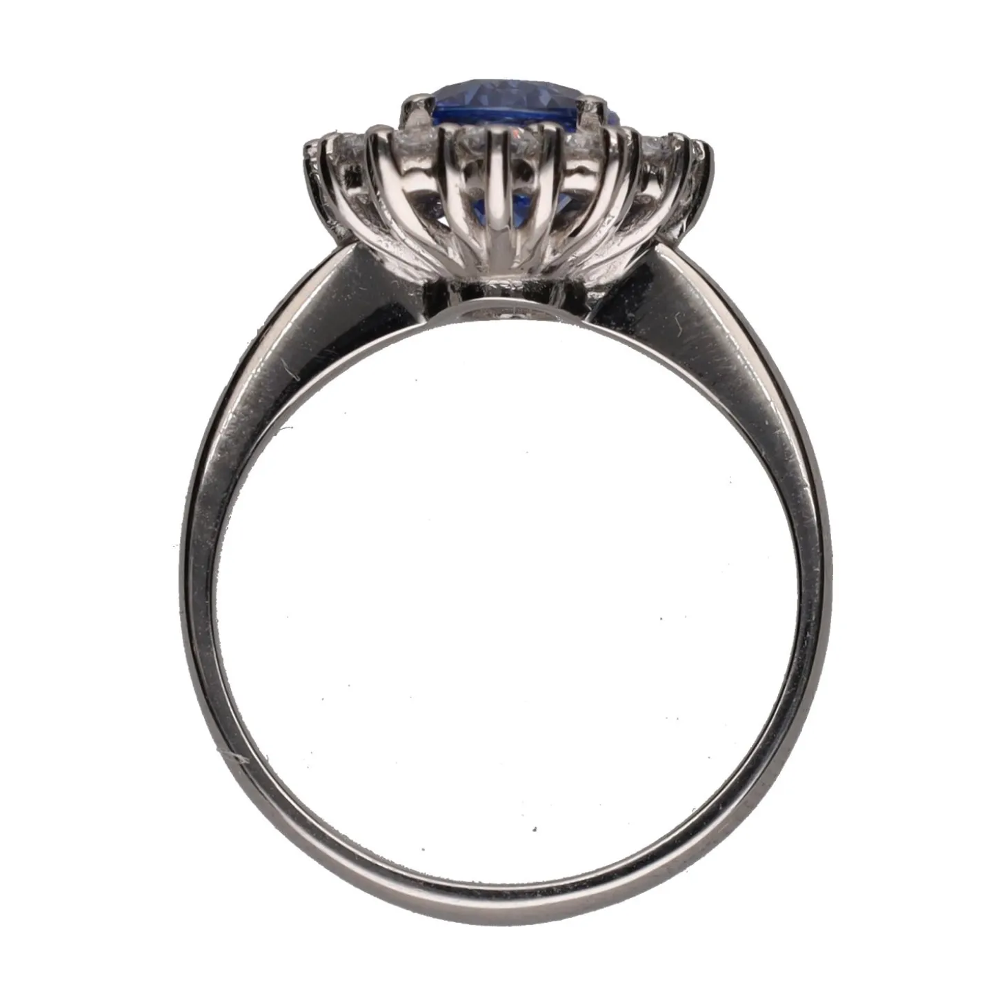 ANILLOS / SORTIJAS Sortija en oro blanco con zafiro y brillantes. Talla 14.