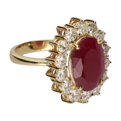 ANILLOS / SORTIJAS Sortija en oro amarillo con rubí y brillantes. Talla 13.