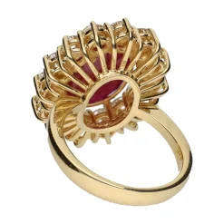 ANILLOS / SORTIJAS Sortija en oro amarillo con rubí y brillantes. Talla 13.