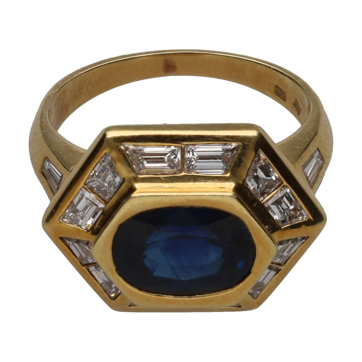 ANILLOS / SORTIJAS Sortija en oro amarillo con zafiro y baguettes. Talla 13.