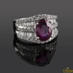 ANILLOS / SORTIJAS Sortija en oro blanco con rubí y diamantes.