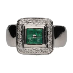 ANILLOS / SORTIJAS Sortija en oro blanco con esmeraldas y brillantes. Talla 12.