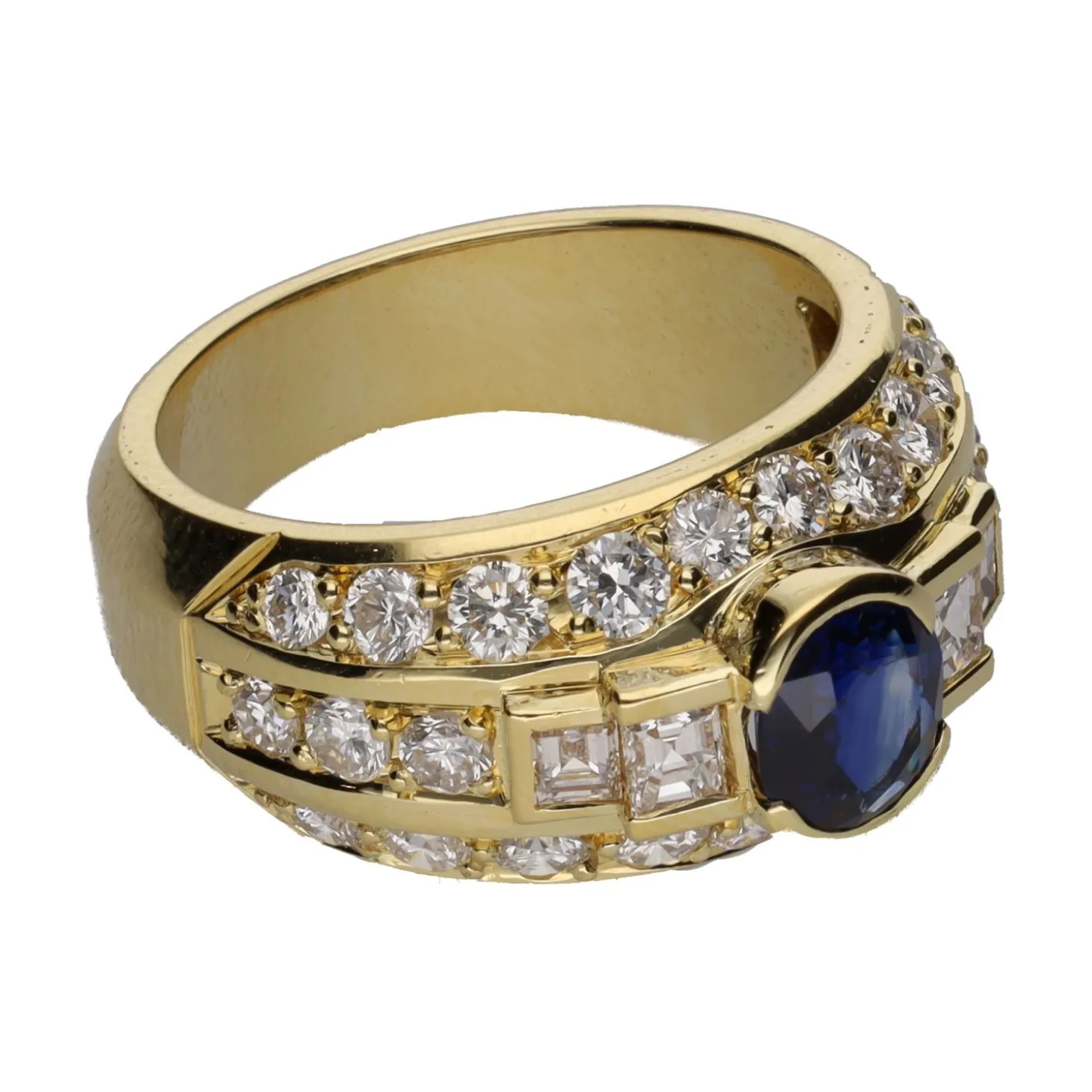 ANILLOS / SORTIJAS Sortija en oro amarillo con zafiro y diamantes naturales. Talla 15.