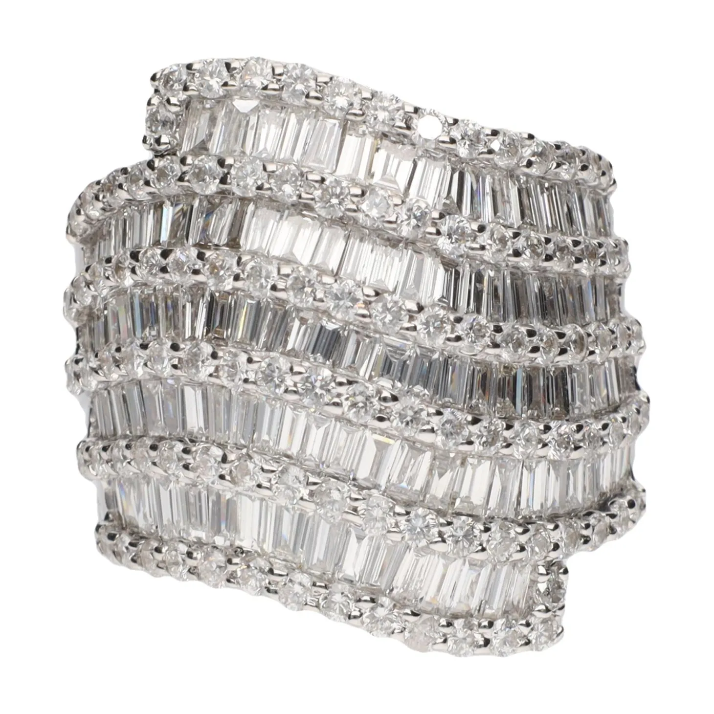 ANILLOS / SORTIJAS Sortija en oro blanco con diamantes naturales. Talla 11.