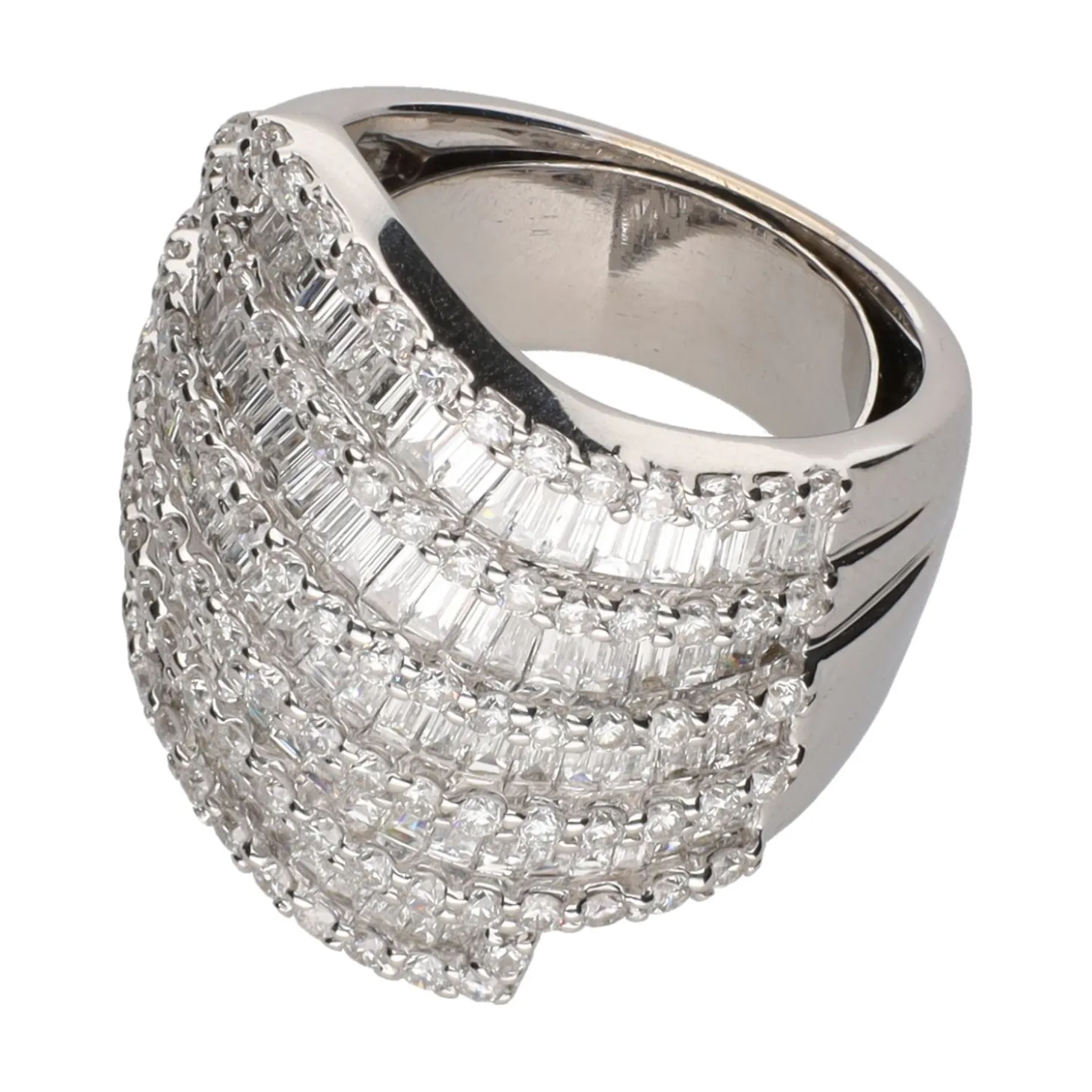 ANILLOS / SORTIJAS Sortija en oro blanco con diamantes naturales. Talla 11.