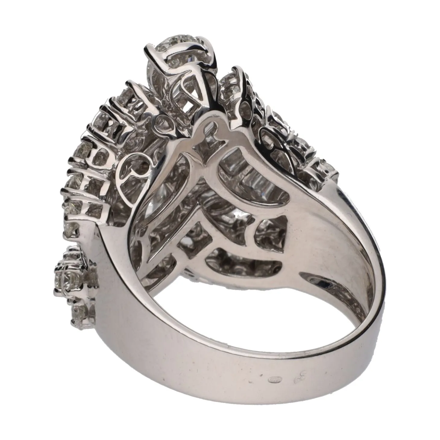 ANILLOS / SORTIJAS Sortija en oro blanco con diamantes. Talla 17.