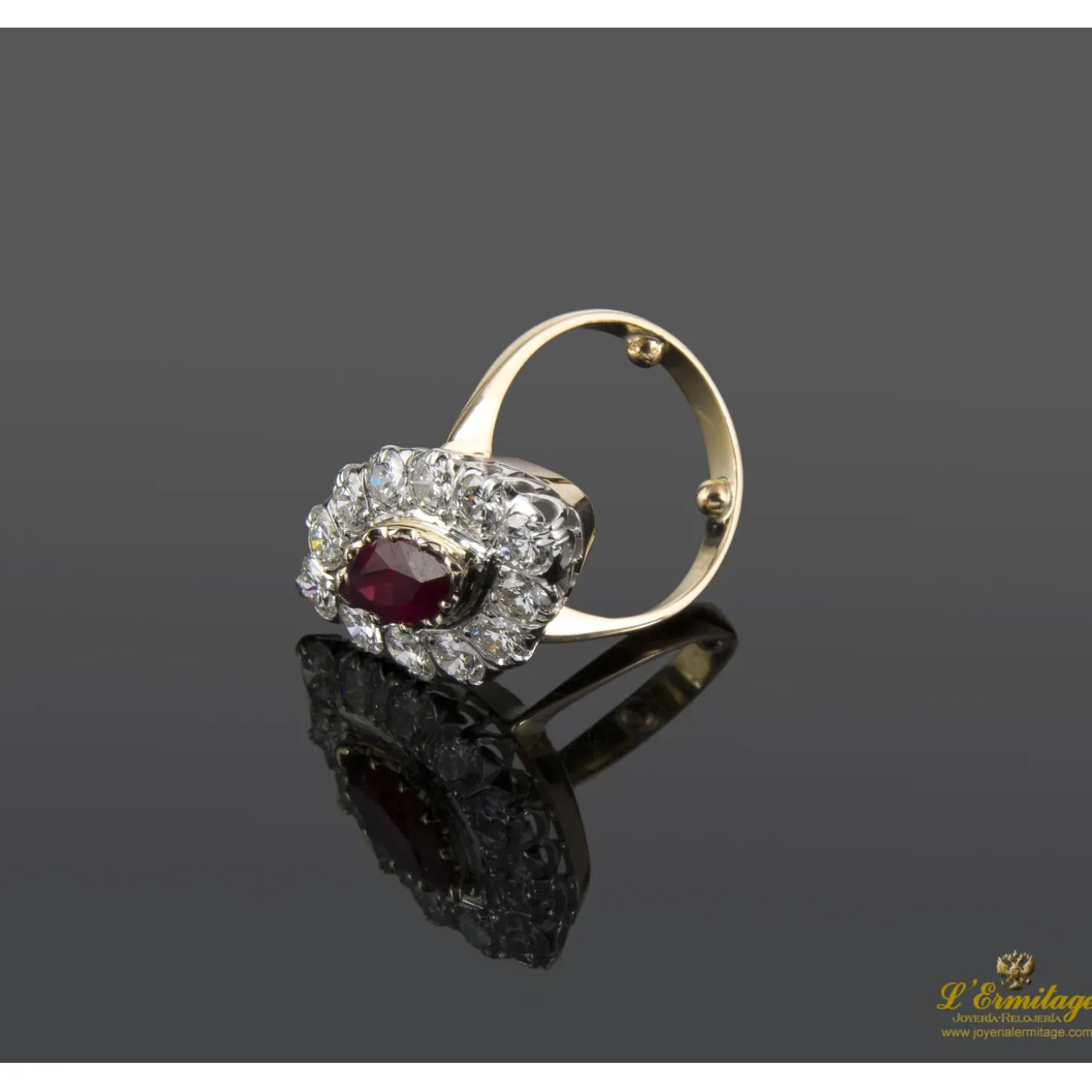 ANILLOS / SORTIJAS Sortija lanzadera oro blanco oro amarillo rubí y diamantes.