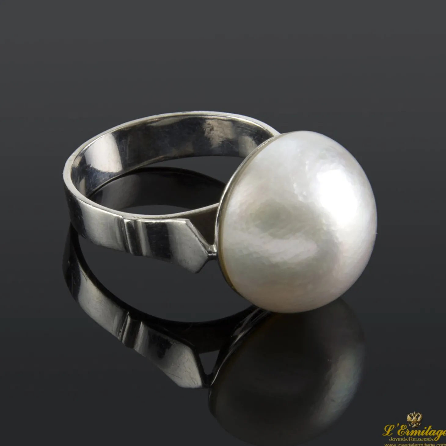 ANILLOS / SORTIJAS Sortija oro blanco con media perla cultivada